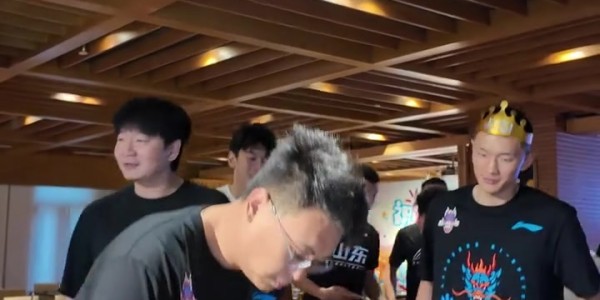 陈林坚32岁生日首秀，山东男篮全队送上祝福
