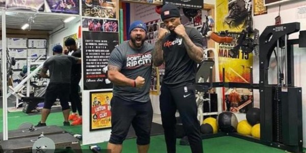 娱乐平台-利拉德的拳击世界：超远三分如同他的重拳