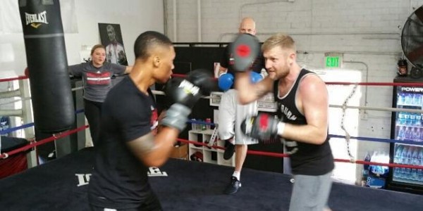 娱乐平台-利拉德的拳击世界：超远三分如同他的重拳