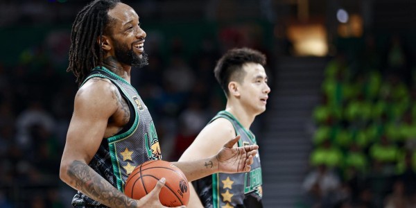 APP下载-辽篮新外援合格，赵继伟有两帮手，杨鸣回归有1个障碍