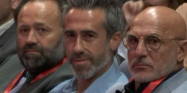 开云娱乐-一吻遗臭仍难舍官帽，鲁维亚莱斯拒辞西足协主席