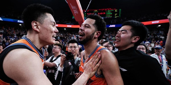 APP下载-辽篮新外援合格，赵继伟有两帮手，杨鸣回归有1个障碍