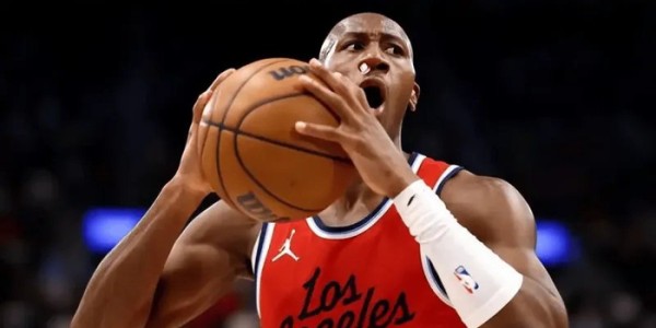 官方网站-快船配角熬出头了！祖巴茨+柯林斯统治级表现，替补还有3支点！|伊维察-祖巴茨|伊维察·祖巴茨|洛杉矶湖人队|洛杉矶快船队|篮板_新浪新闻