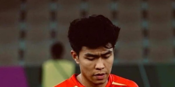 开云体育-众生相！被国足3-0淘汰！看看越南球员怎么说，头号球星跪地道歉