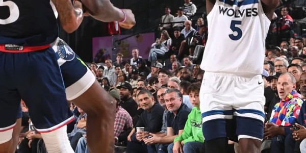 爱德华兹穿着彩色AE2，空砍36分2篮板5助攻1抢断